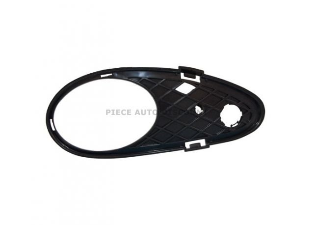 Accéder à la pièce Enjoliveur droit anti-brouillard pare-chocs avant