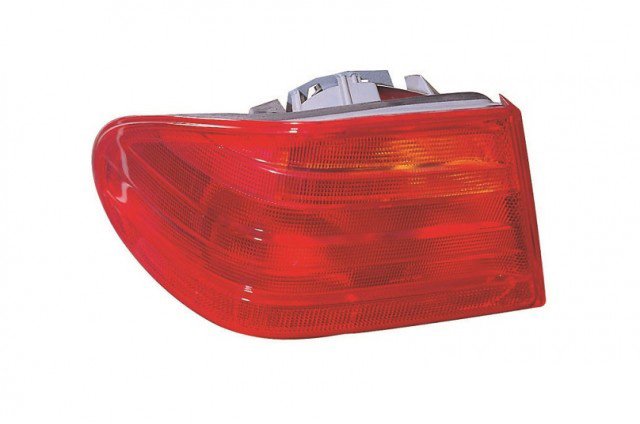 Accéder à la pièce Feu arrière droit extérieur 