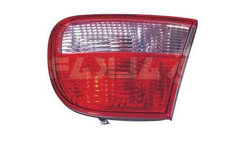 Accéder à la pièce Feu arrière droit intérieur