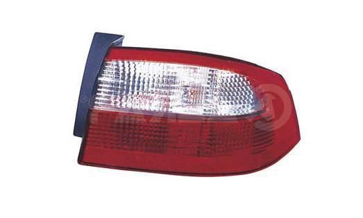 Accéder à la pièce Feu arrière droit extérieur Berline