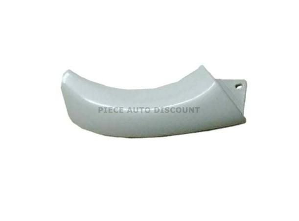 Accéder à la pièce Moulure sous phare droit