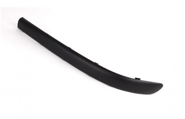 Accéder à la pièce Bandeau gauche pare-chocs avant