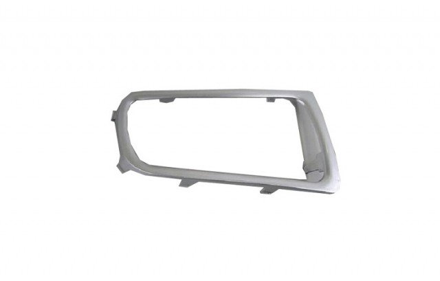 Accéder à la pièce Enjoliveur grille droite pare-chocs avant