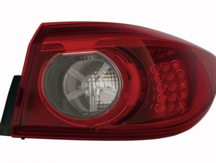 Accéder à la pièce Feu arrière extérieur droit LED [berline]