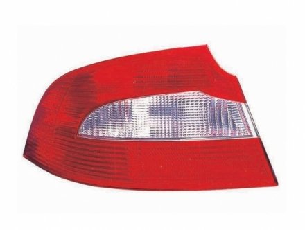 Accéder à la pièce Feu arrière gauche Berline