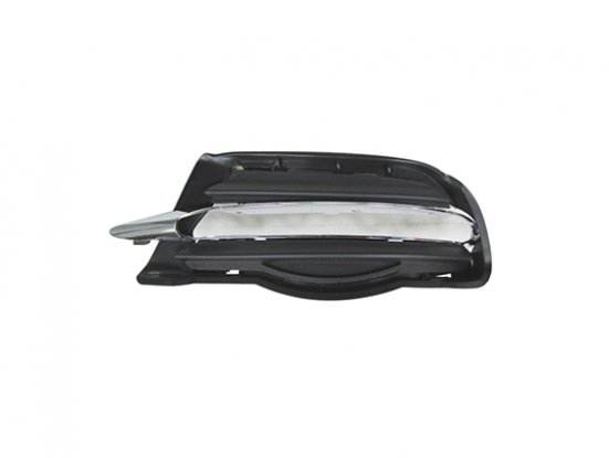 Accéder à la pièce Grille gauche pare-chocs avant noire + moulure chromé