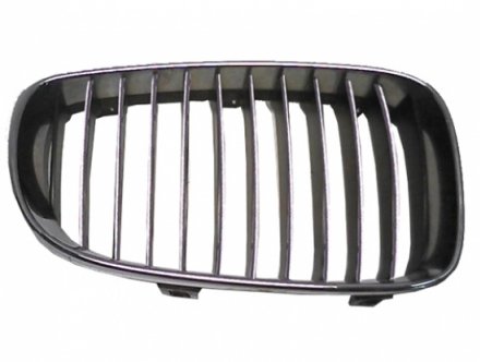 Accéder à la pièce Grille droite avant avec entourage chromée et bandes noires et chromés