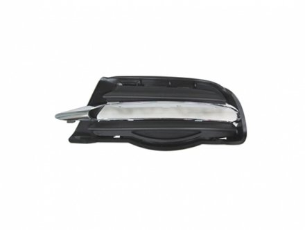 Accéder à la pièce Grille gauche pare-chocs avant noire + moulure chromé