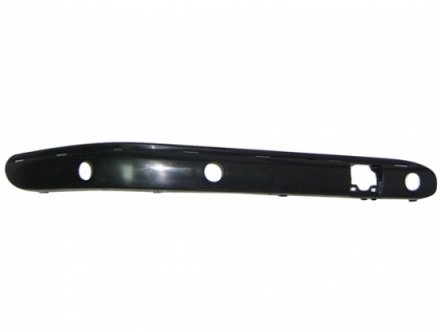 Accéder à la pièce Moulure droite pare-chocs avant avec trous enjoliveurs et capteurs