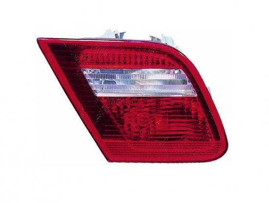 Accéder à la pièce Feu arrière intérieur gauche 03->