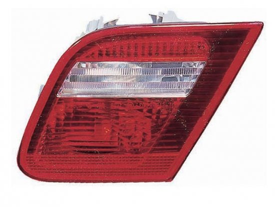 Accéder à la pièce Feu arrière intérieur droit 03->