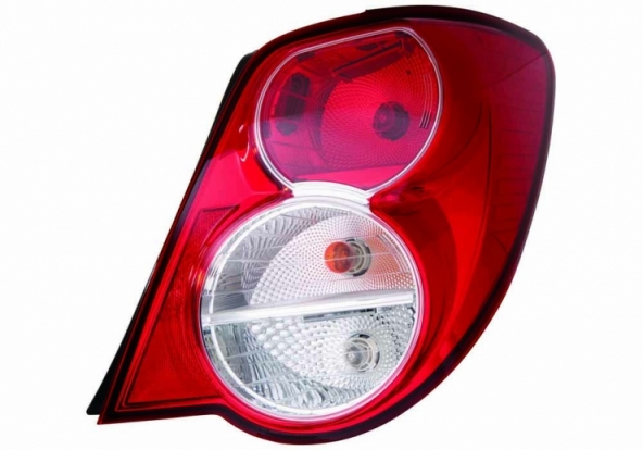 Accéder à la pièce Feu arrière droit (berline)