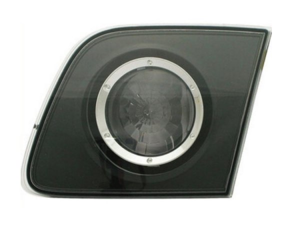 Accéder à la pièce Feu arrière intérieur gauche noir (4 portes)