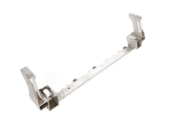 Accéder à la pièce Traverse avant inférieure, aluminium